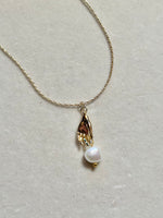 Holding Pearl Necklace - Gold